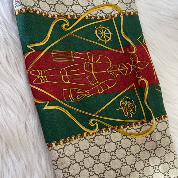 Gucci Crest Monogram Silk Shawl Scarf. - Picture 11 of 16